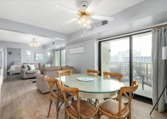Beautifully Upgraded 1 Bedroom Ocean View Condo! *