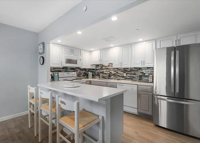 Beautifully Upgraded 1 Bedroom Ocean View Condo! Ferienhaus *