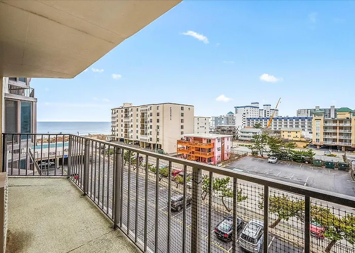 Beautifully Upgraded 1 Bedroom Ocean View Condo! Ferienhaus