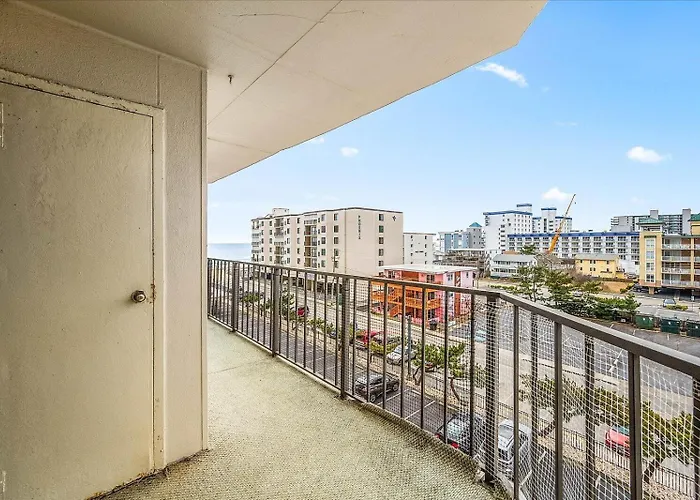 Beautifully Upgraded 1 Bedroom Ocean View Condo! Ocean Stadt