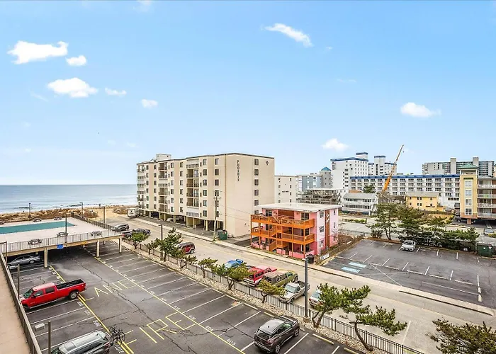 Beautifully Upgraded 1 Bedroom Ocean View Condo! Ferienhaus