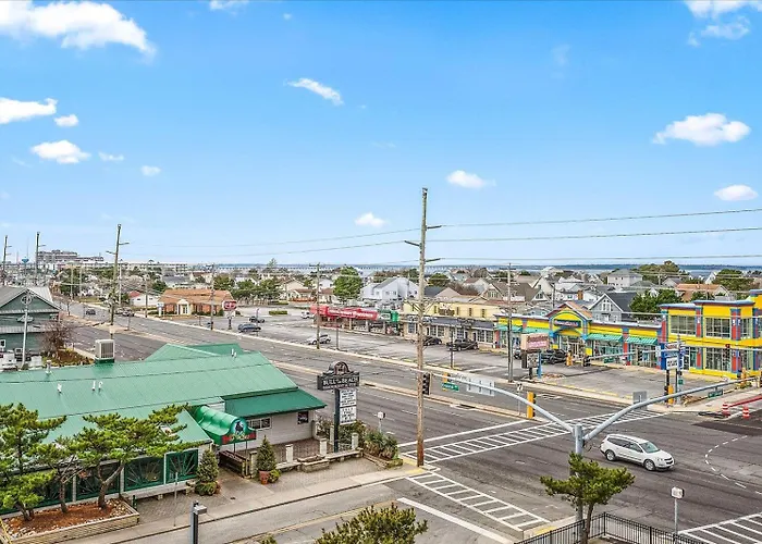 Beautifully Upgraded 1 Bedroom Ocean View Condo! *
